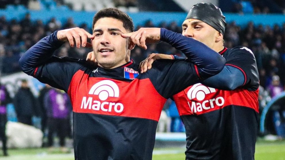 Tigre se aprovech� del temor y la locura de Gustavo Costas y super� a Racing en un final caliente