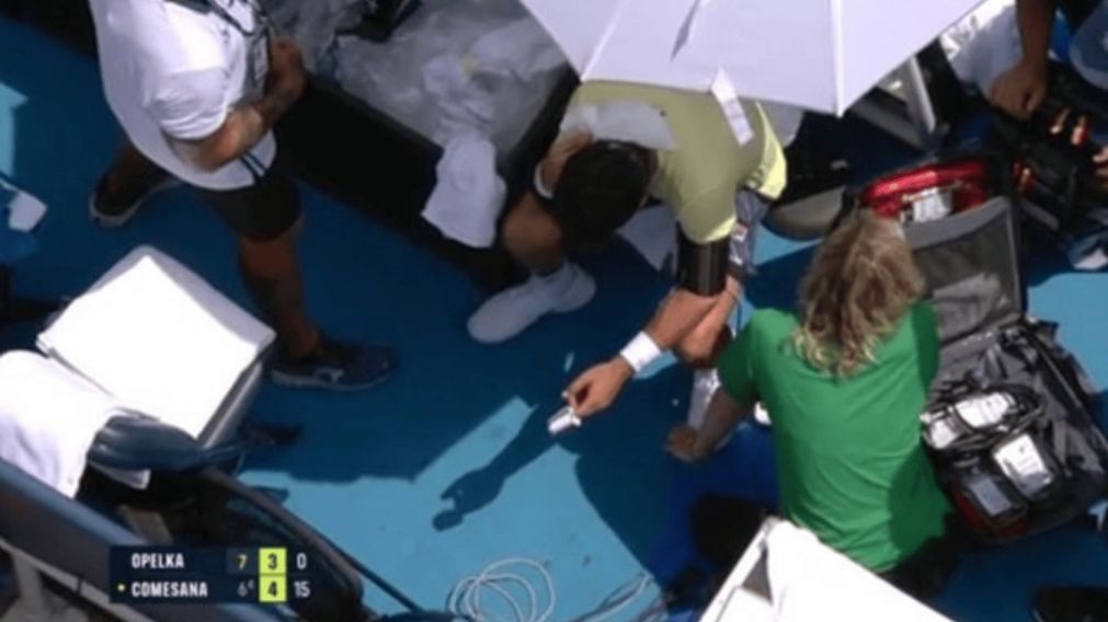 Masters 1000 de Cincinnati: Comesa�a la pasaba mal, se descompuso por el calor, vomit� y... gan� su partido