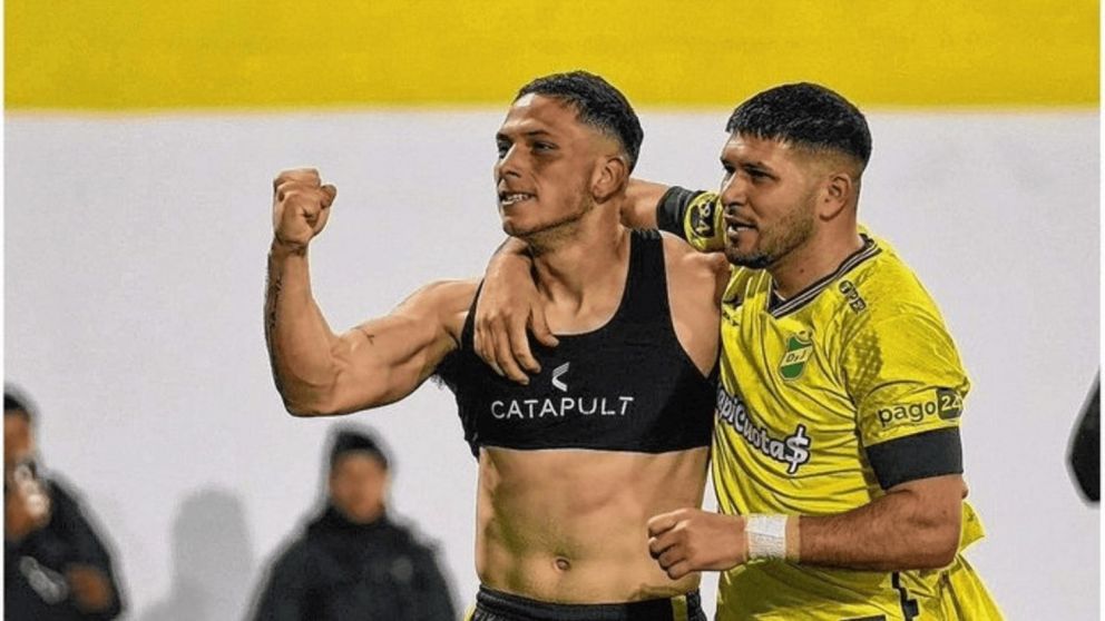 Defensa y Justicia bajó a Riestra en un final para el infarto: VAR, penal, expulsión y Nacho Arce que se perdió el empate