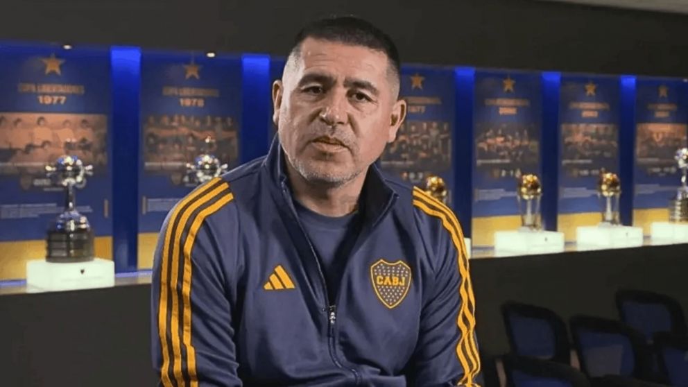 Riquelme se plantó y le marco la salida a un defensor de Boca que no es Marcos Rojo ni Frank Fabra