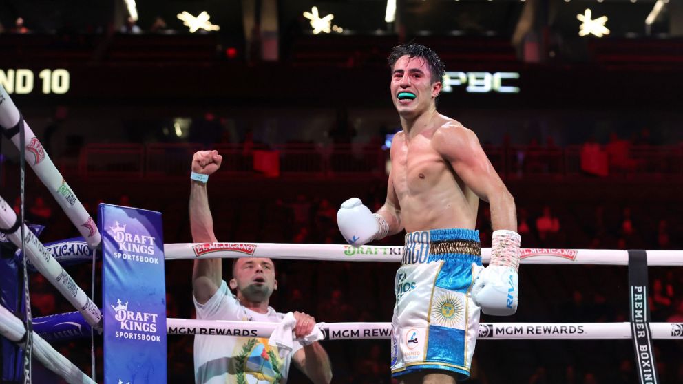 Histórico: Mirco Cuello venció a Sergio Ríos por KO y Argentina tiene un nuevo campeón del mundo