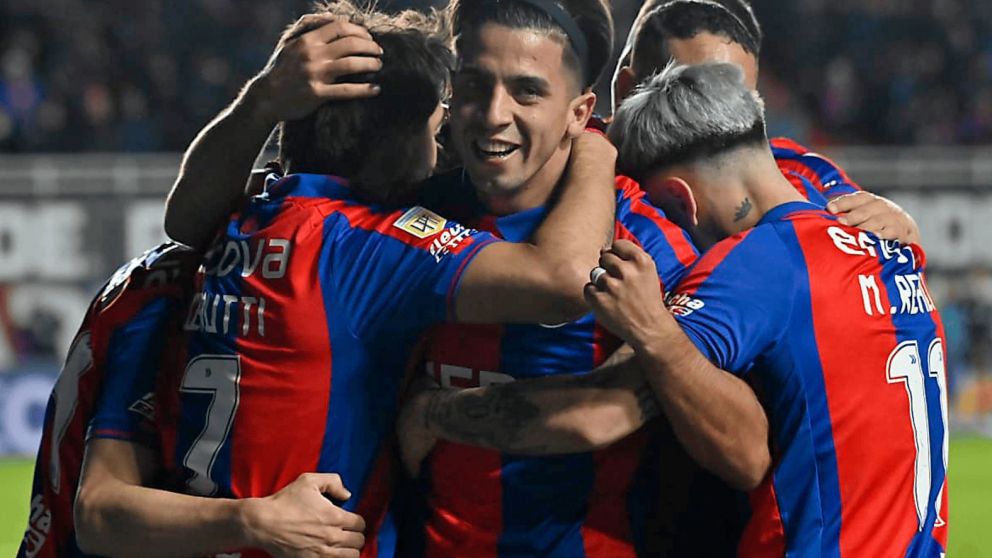 San Lorenzo de los milagros: se llevó puesto a Vélez, es puntero en su zona y sueña