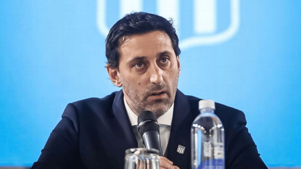 El jugador que lleg� con V�ctor Blanco, pero Gustavo Costas borr� y Diego Milito lo sac� de Racing