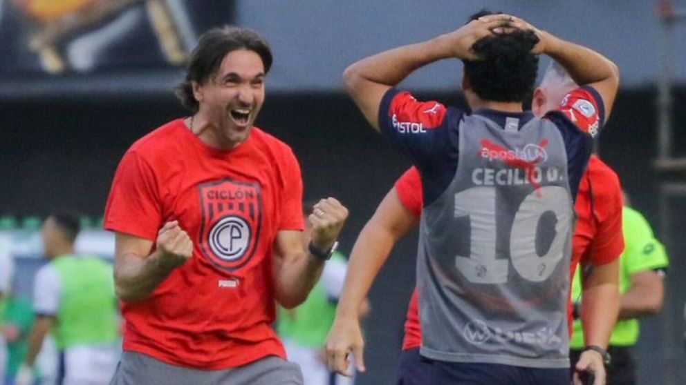 Diego Martínez le ganó el Superclásico de Paraguay a Ramón Díaz