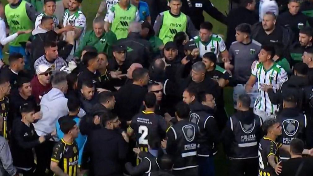 Con una fuerte pelea en el final, Almirante Brown venció a Nueva Chicago en el clásico