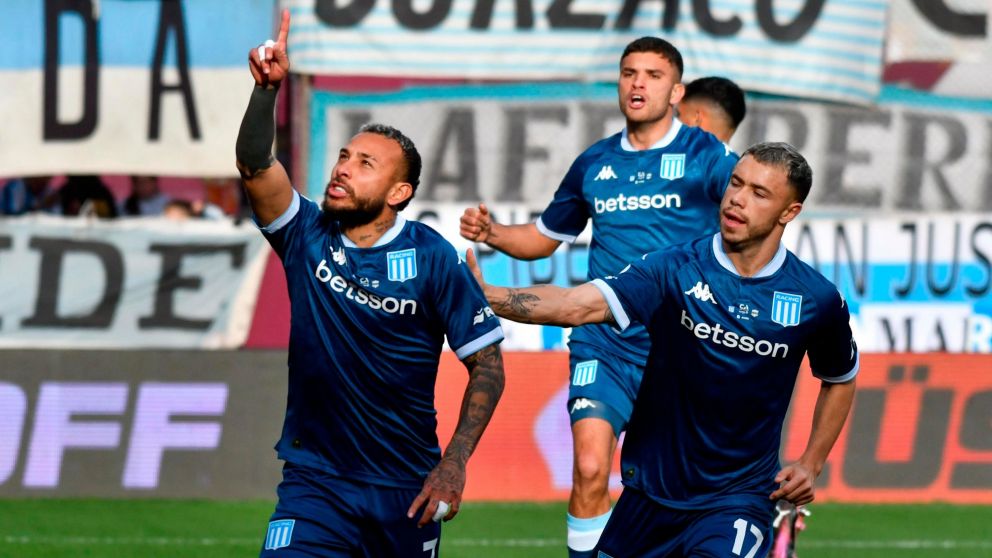 Racing sacó de paseo a Riestra con una tremenda goleada y se clasificó a los cuartos de final de la Copa Argentina