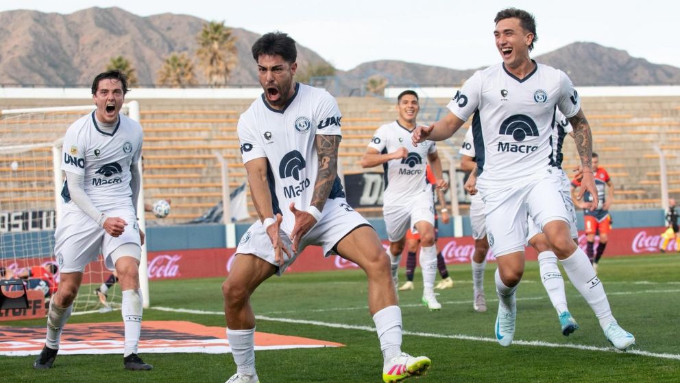 Con un triunfo agónico, Independiente Rivadavia le ganó a Central Córdoba de Rosario y avanzó a los cuartos de final de la Copa Argentina