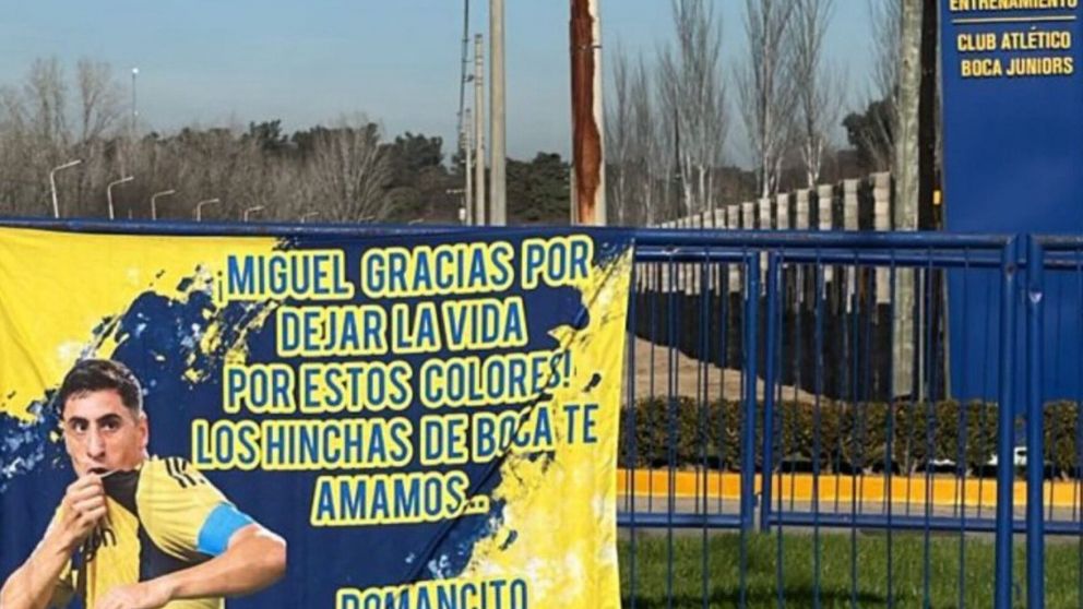 Crisis en Boca: la bandera que apareció en apoyo a Miguel Merentiel tras su insólita salida ante Huracán