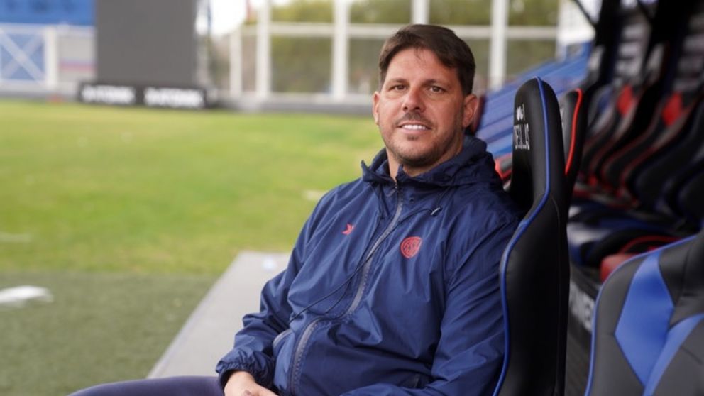 El club que duerme a Riquelme por Gast�n Hern�ndez y pone en alerta a Dami�n Ayude en San Lorenzo