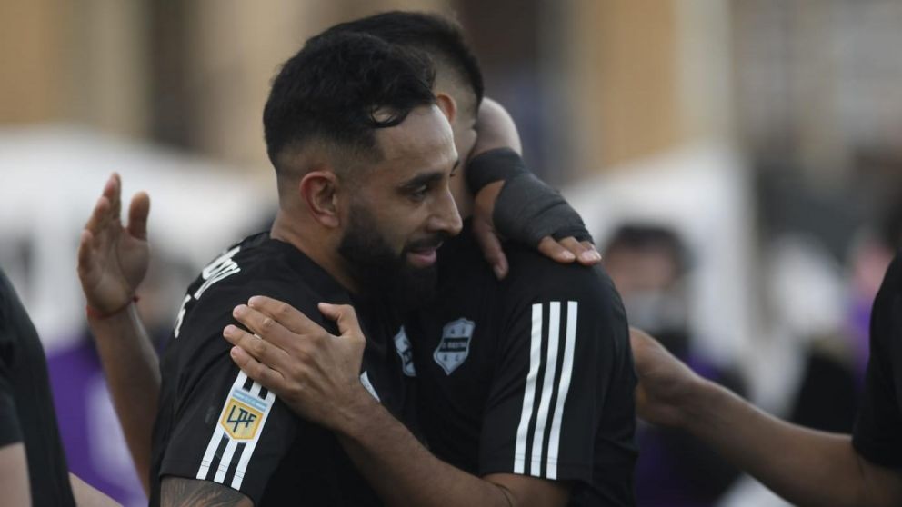 Riestra imbatible como local: derrotó a Atlético Tucumán y quedó como escolta de River