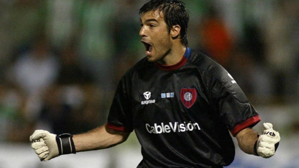 Sebasti�n Saja, un arquero completo que atajaba penales y los met�a