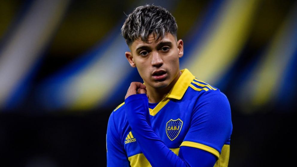 Exequiel Zeballos se perfila para irse de Boca tras haber sido borrado por Riquelme y hay un equipo argentino interesado