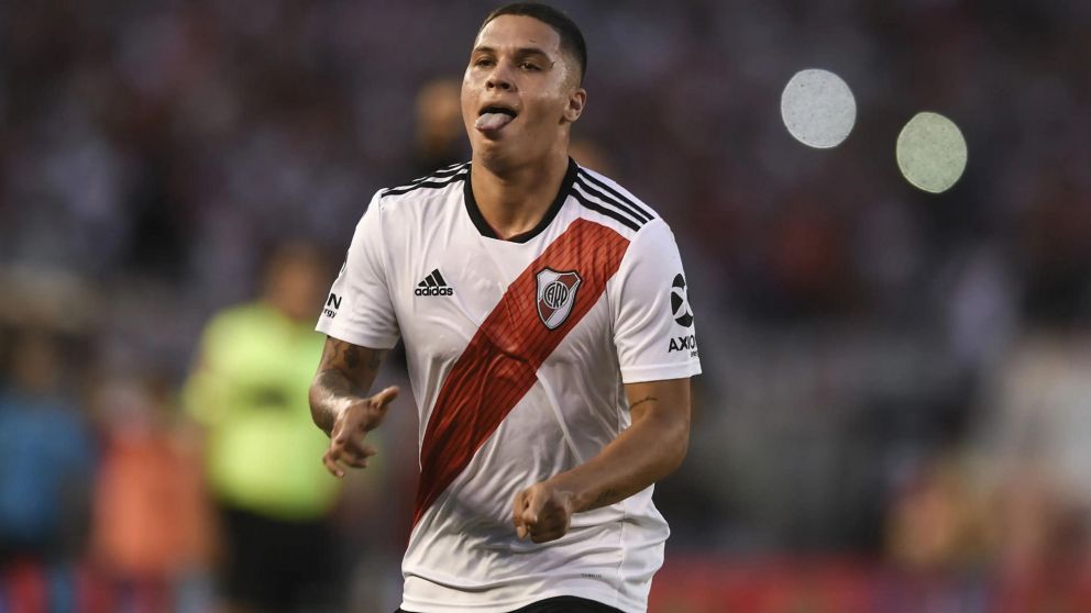 Gallardo está feliz: Juanfer Quintero viaja a la Argentina para firmar su nuevo contrato con River