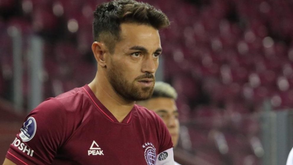 Un dirigente de la AFA CRUZ� DURO al Laucha Acosta por su reclamo por el arbitraje en Lan�s - Central C�rdoba