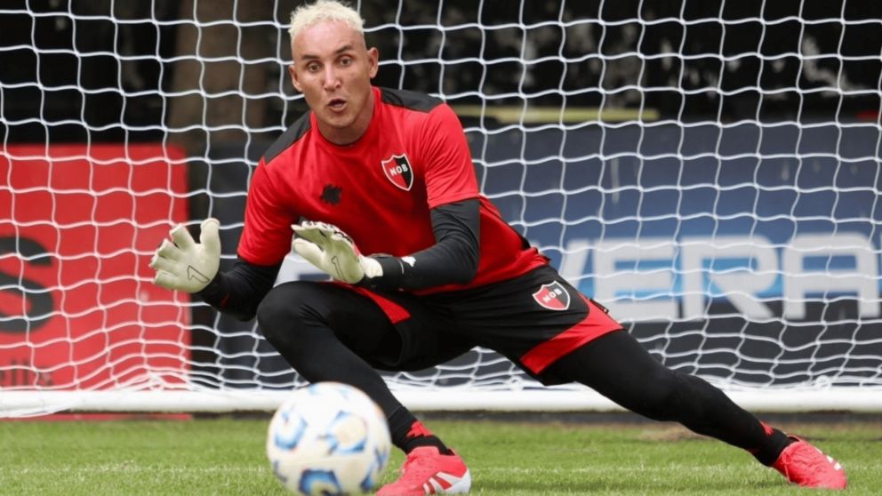 Los posteos cruzados entre Keylor Navas y Cristian Fabbiani ante la posible partida del arquero de Newell's
