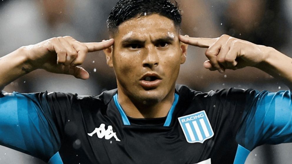 El contundente posteo de Maxi Salas: la realidad de Racing que lo desmiente y expone, y los polémicos likes