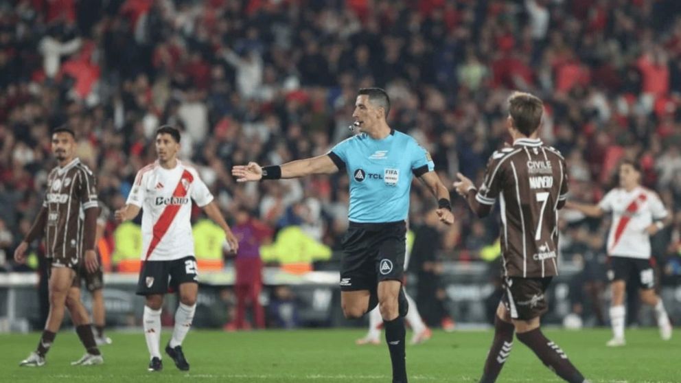 Comienza la Liga Profesional y River vs. Platense tendrá un árbitro de experiencia tras el escándalo de Yael Falcón Pérez