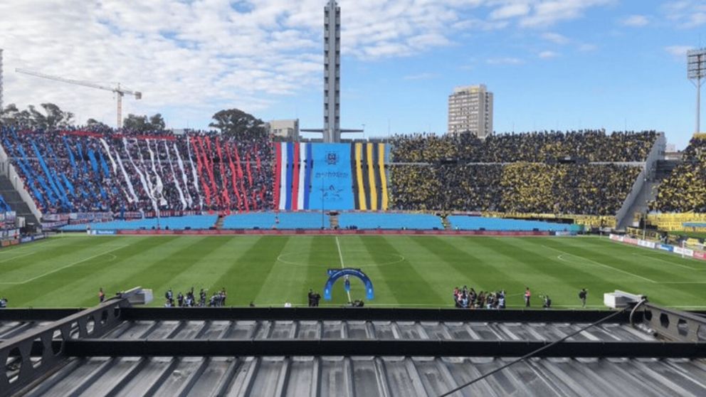 El clásico entre Peñarol y Nacional y otro capítulo de violencia: una bengala lastimó a una persona en un lugar muy especial