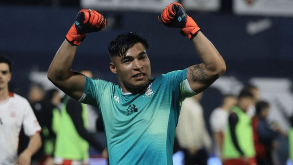 Por los penales y gracias al Mono Sebastián Meza, Huracán superó a Instituto