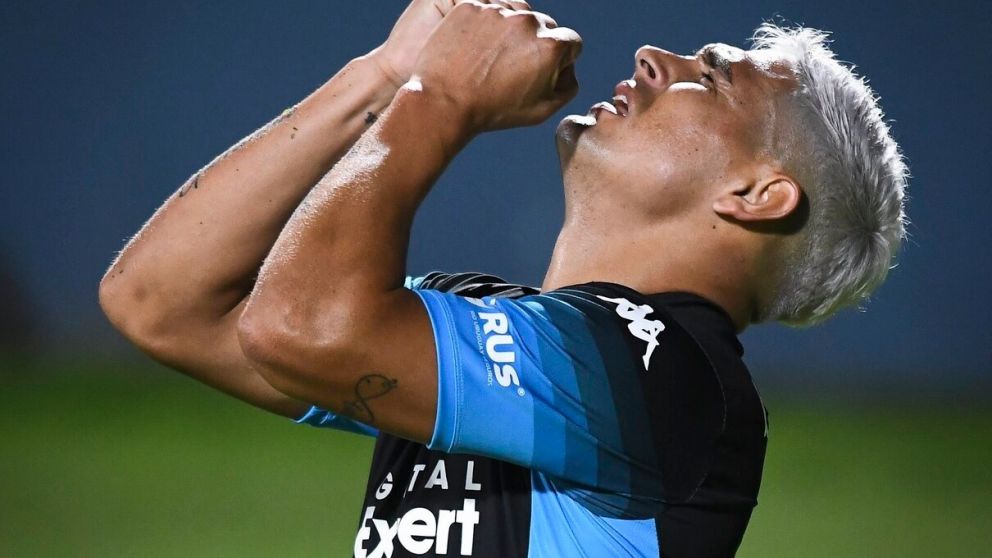 Maxi Salas, entre lágrimas, se despidió de Racing y jugará en River: el pase que arrasó con los códigos del fútbol