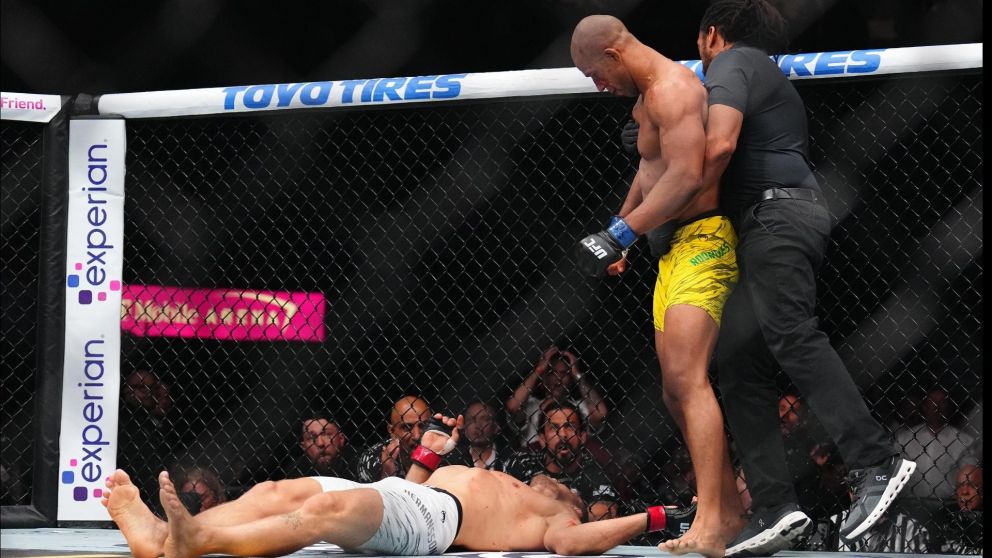 Video: el espeluznante y sanguinario nocaut en un combate de la UFC