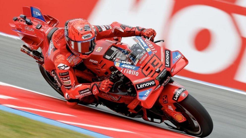 Marc Márquez le ganó la batalla a su hermano Alex y se quedó con el triunfo en la carrera sprint del Gran Premio de Países Bajos de MotoGP