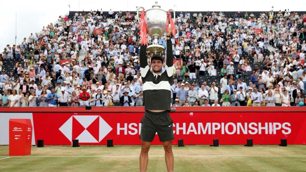 Carlos Alcaraz debió batallar duro ante Jiri Lehecka, pero se mostró imbatible en momentos clave y festejó en el ATP 500 de Queens
