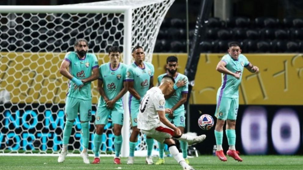 Sin mucha actividad en el City, pero con la pegada intacta. El Diablito jugó por primera vez como titular y pagó con un golazo.