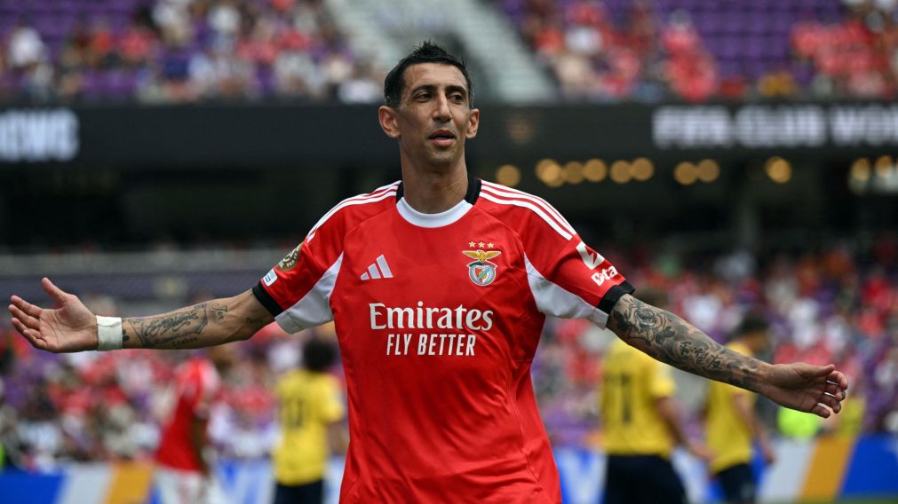 Atento Boca: el Benfica goleó a Auckland City con un doblete de Di María