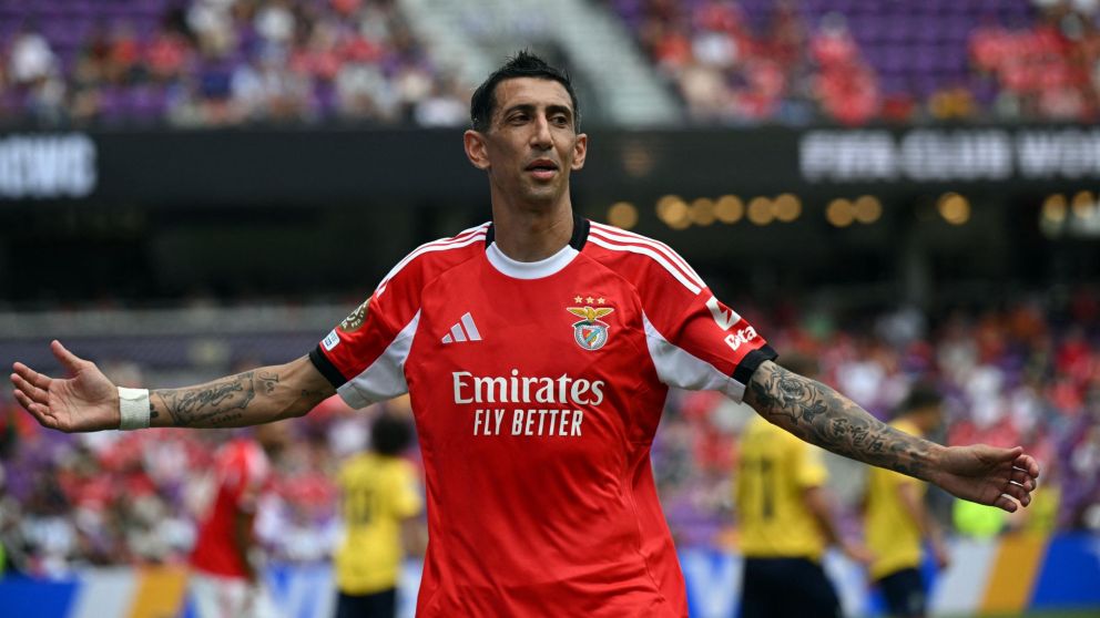 Atento Boca: el Benfica goleó a Auckland City con un doblete de Di María
