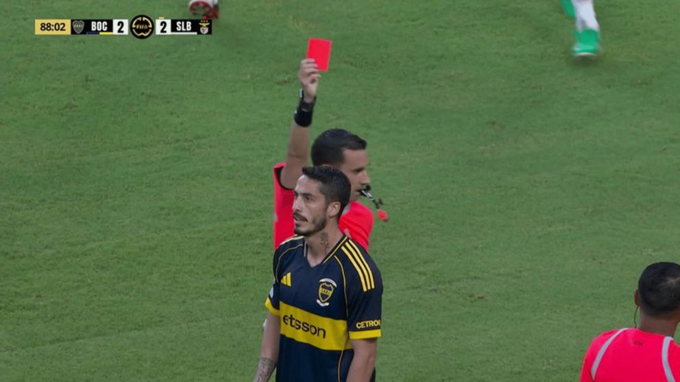 El pedido de disculpas de Figal tras su increíble expulsión en el empate de Boca con Benfica: "Todavía me..."