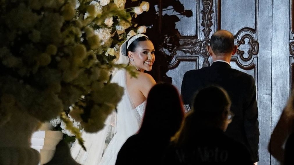 Una figura de Selecci�n se cas� y se incrust� unos diamantes en la dentadura