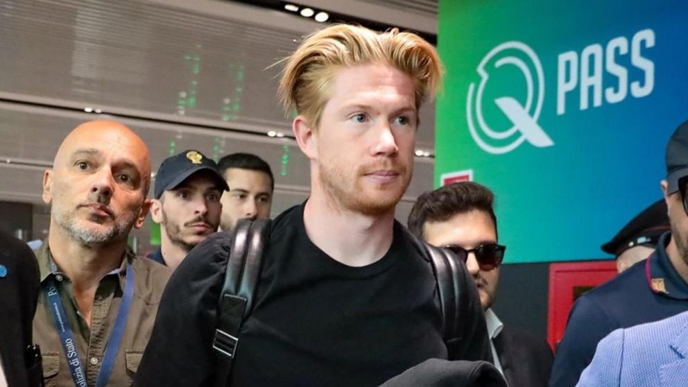 Kevin De Bruyne se olvidó de Manchester City, llegó a Napoli y tuvo un recibimiento impresionante