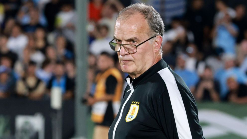 Bielsa tuvo un llamativo cruce con un periodista discapacitado luego del triunfo de Uruguay en la Eliminatorias: el video