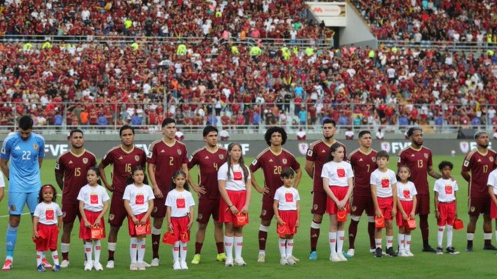 Venezuela se aprovechó de Bolivia, que se hizo un gol insólito, y sueña con colarse en la clasificación directa al Mundial 2026