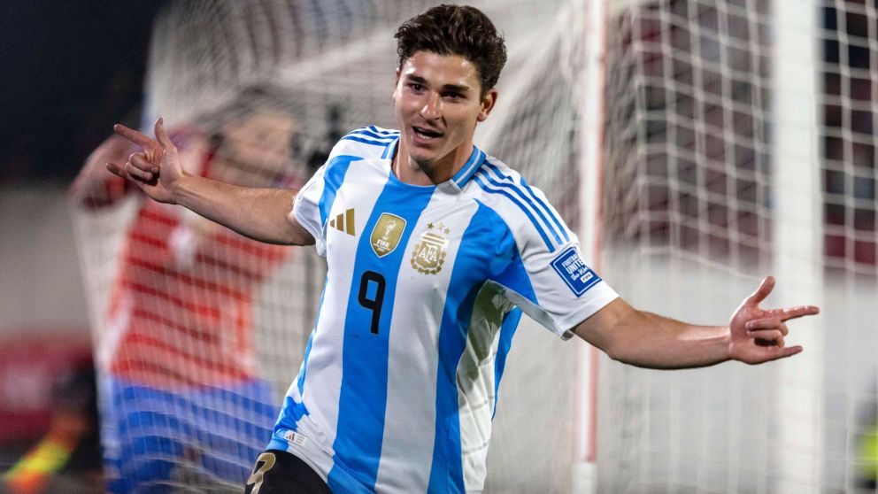 ¡Un arañazo y a mirarlo por TV!: Con gol de Julián Álvarez, la Selección Argentina paseó a Chile y lo dejó casi fuera del Mundial 2026