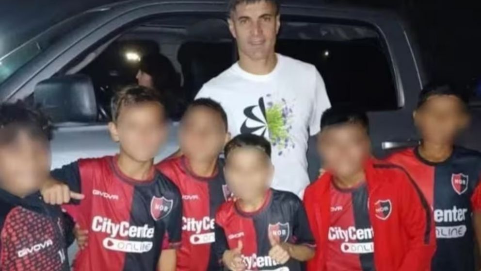 Escándalo en Newell´s: suspendieron a seis pibitos de nueve años por una foto con Ignacio Malcorra