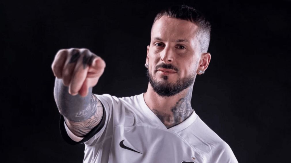Pipa Benedetto encontró refugio en un club del fútbol argentino