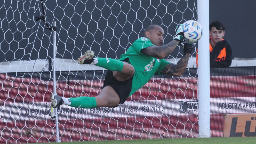 Deportivo Riestra sufri�, pero le gan� a Deportivo Armenio por penales y avanz� en la Copa Argentina