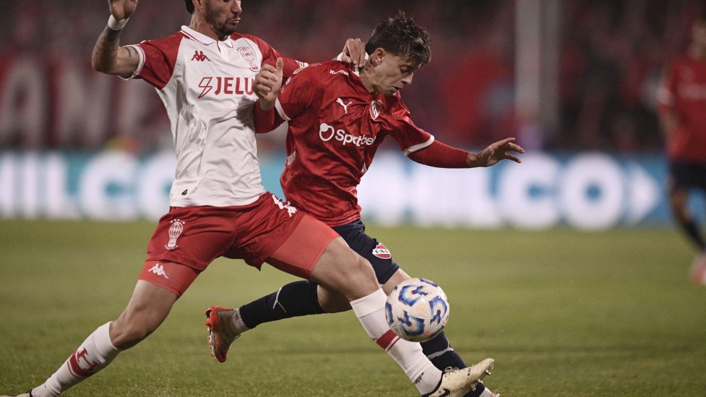 Hurac�n elimin� a Independiente por penales y es finalista del Torneo Apertura 2025