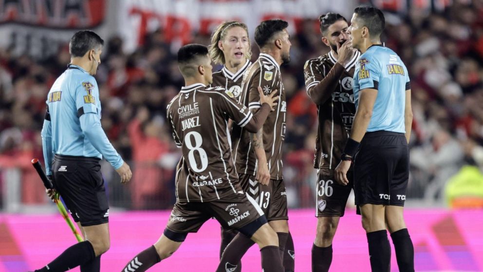 Fernando Rapallini liquidó a Falcón Pérez por sus fallos en el duelo entre River y Platense: "Perdió el control..."