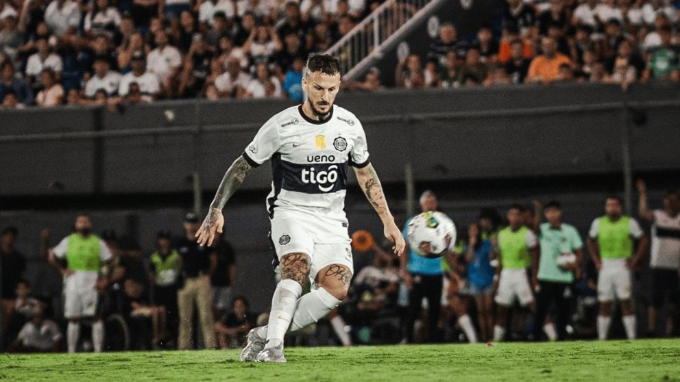 El Pipa Benedetto está peleado con el gol y Olimpia tomó una drástica decisión