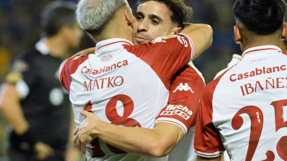 Huracán se agrandó en el Gigante de Arroyito y borró a Rosario Central, que hasta acá había sido el mejor: el Globo se instaló en la semifinales