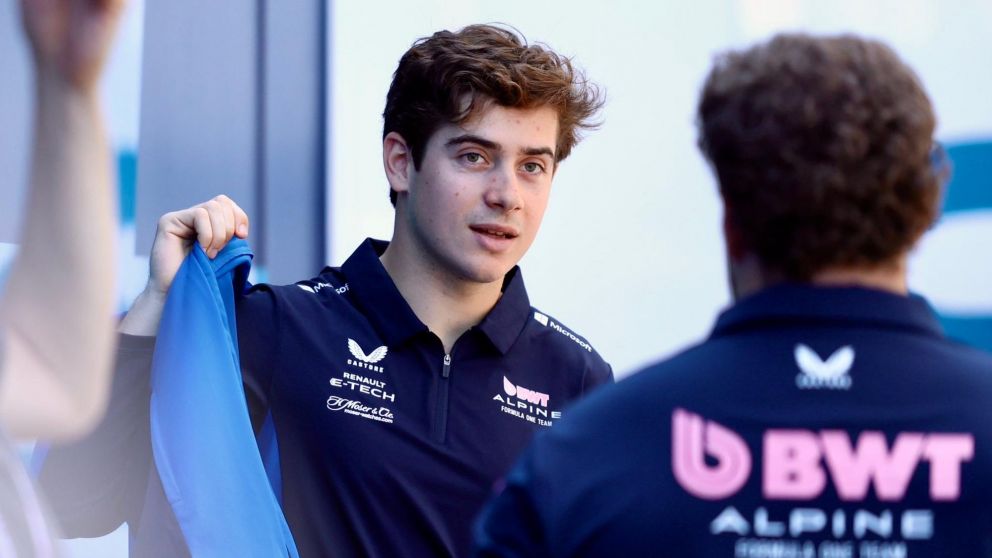 Franco Colapinto recibió la visita de un futbolista argentino en el Gran Premio de Emilia-Romaña