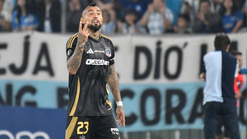 Racing se burló de Arturo Vidal con una picante chicana tras la goleada ante Colo Colo: "Descansen..."