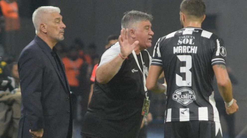 Preocupaci�n en Central C�rdoba: el hermano de Omar De Felippe se descompens� en el regreso de Venezuela y est� internado