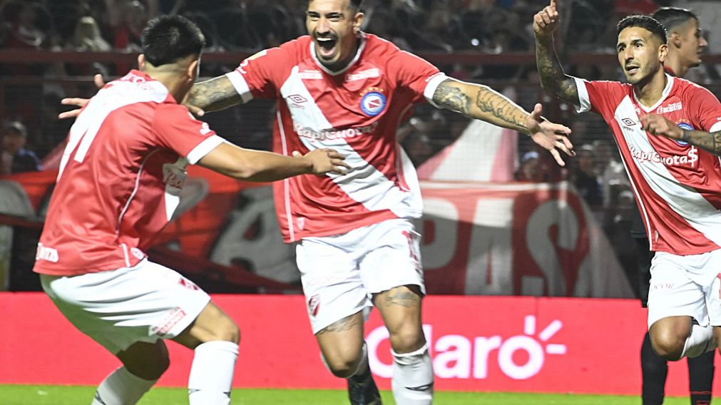 Argentinos debió laburar mucho para sortear a Instituto: ganó en La Paternal y ahora reeditará el histórico duelo con San Lorenzo