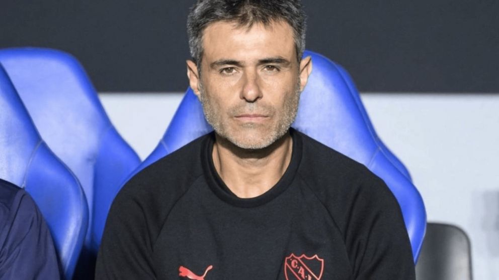 El volante que quiere Julio Vaccari para tapar la inevitable salida de Felipe Loyola de Independiente