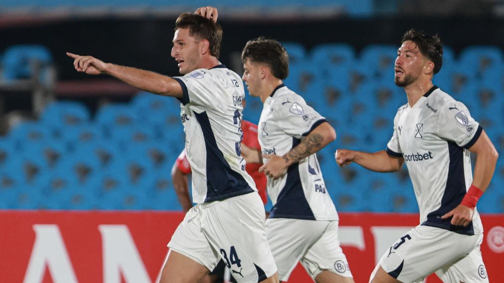 Independiente destrozó a Boston River y se acomodó en la Copa Sudamericana