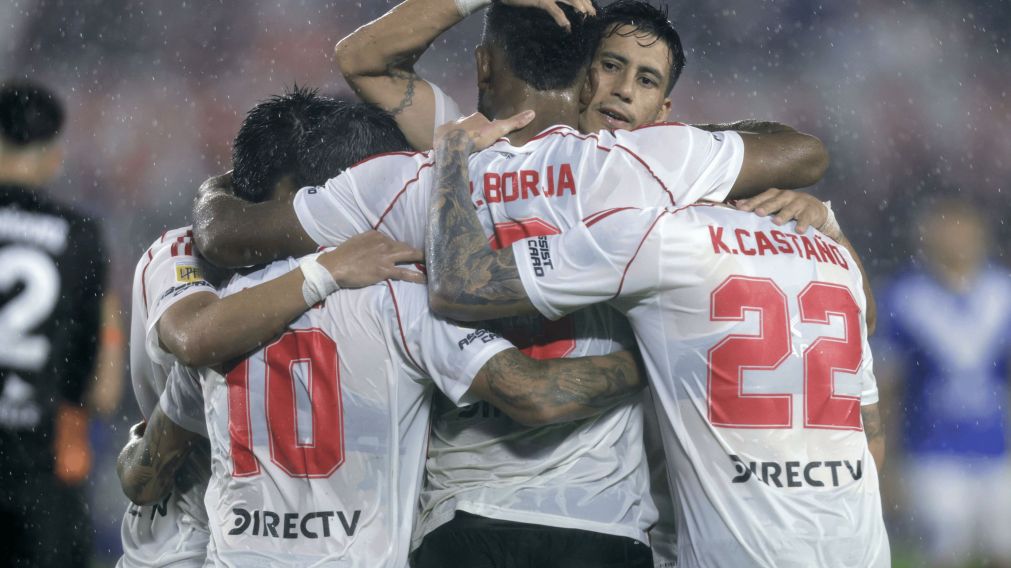 ¡El famoso River Plate!: el Millo se lució, vapuleó a Vélez, evitó a Boca en los cuartos de final de la Copa de la Liga y vivió una fiesta Monumental